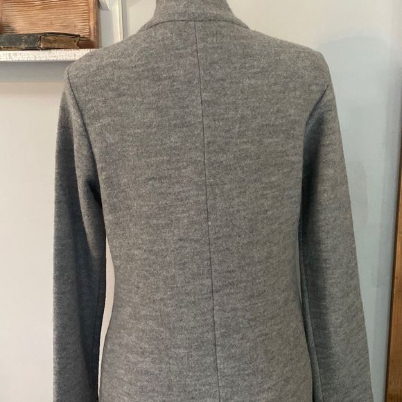 Tahari grey 100 % wool cardigan sweater jacket size small: nicely styled! - Picture 9 of 14